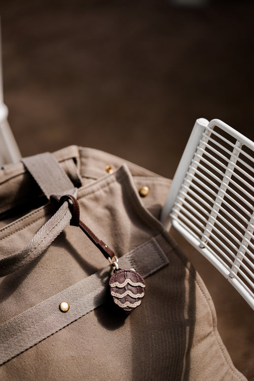The Pinecone · 01 (w/strap)